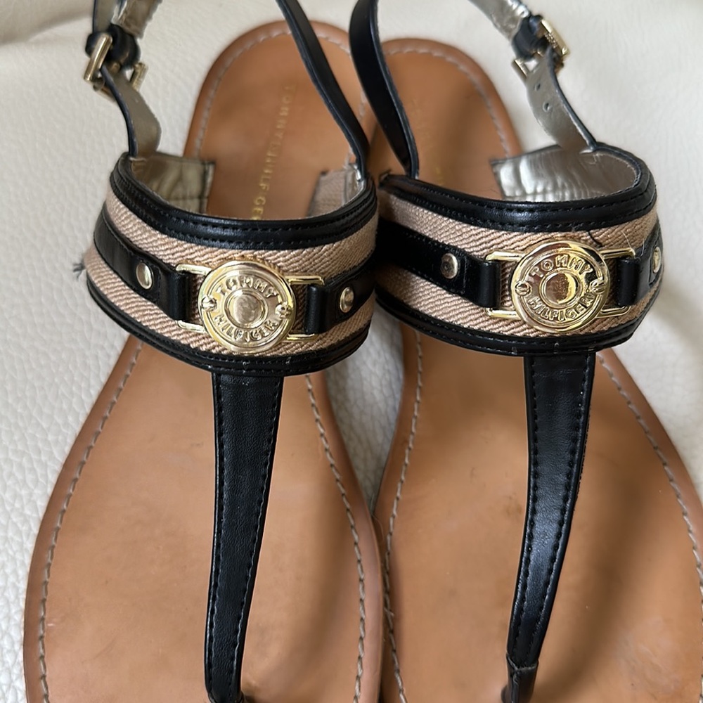 Tommy Hilfiger 9.5 ⭐️EUC⭐️ Thong Flat Sandals